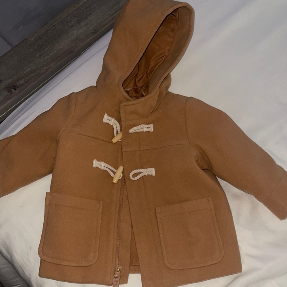Cat&Jack Coat for toddler Unisex Has a zipper with buttons and attached hood